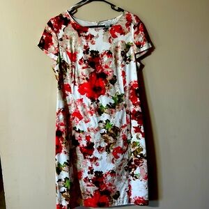 Women's Liz Claiborne Floral Textured Shift Dress. Size 12